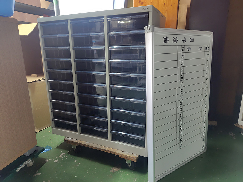 事務用のスチール製書庫や書類ケースの買取お任せください。